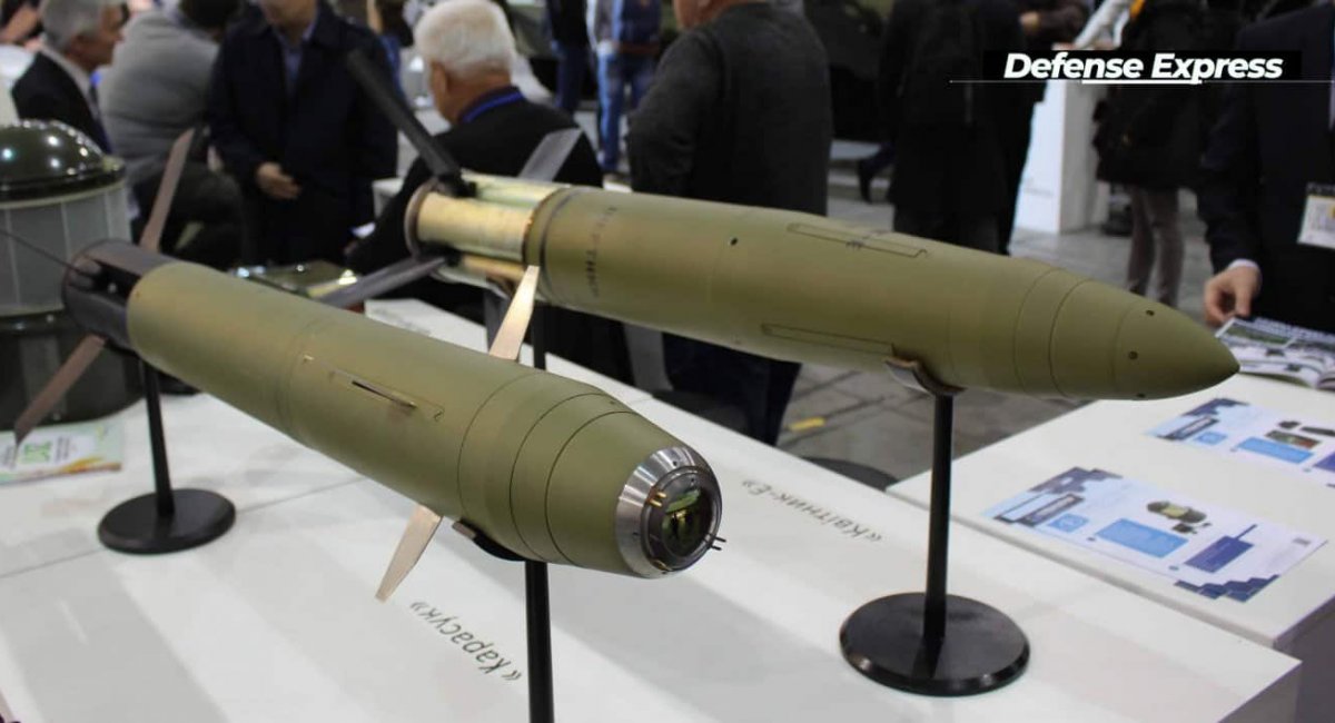 Українські керовані снаряди "Карасук" (зліва) та "Квітник"/"Барвінок" (справа)