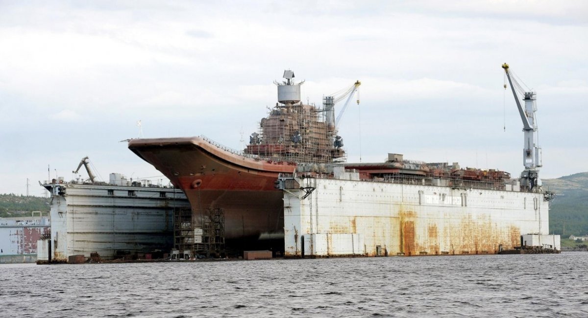 Підводний крейсер "Москва" та авіаносець США замість іржавого "Кузнецова": як у Росії святкують день ВМФ