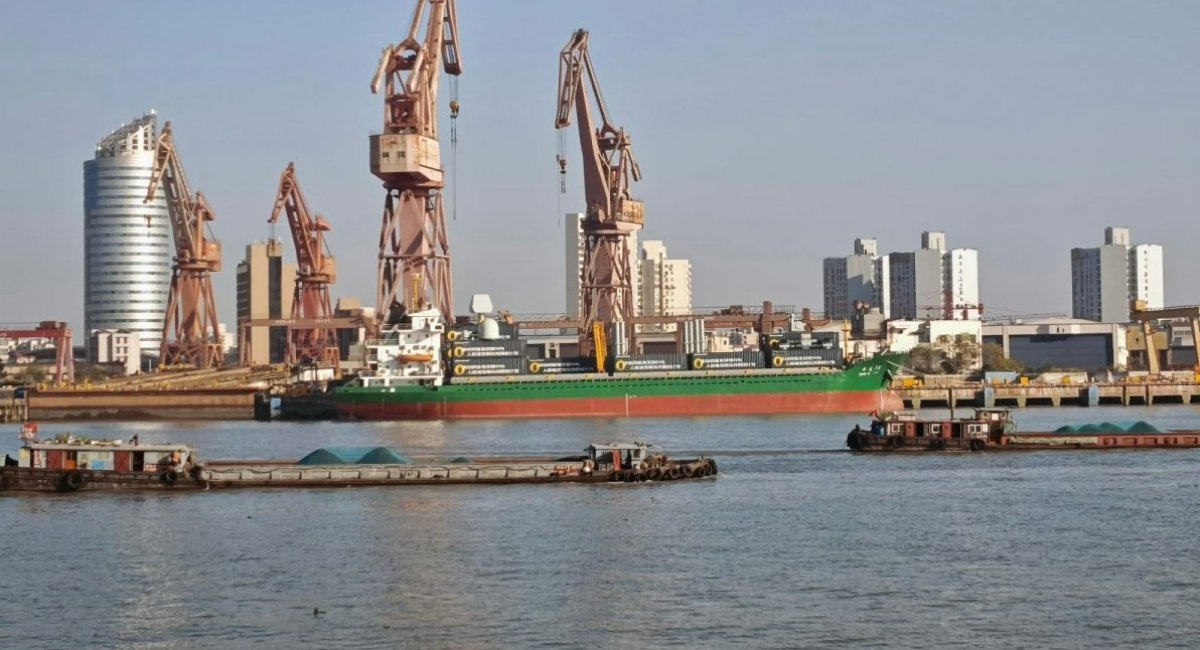 Ілюстративне фото контейнеровоза ZHONG DA 79 переробленого у такий собі ерзац-фрегат ППО. Фото з китайських соцмереж