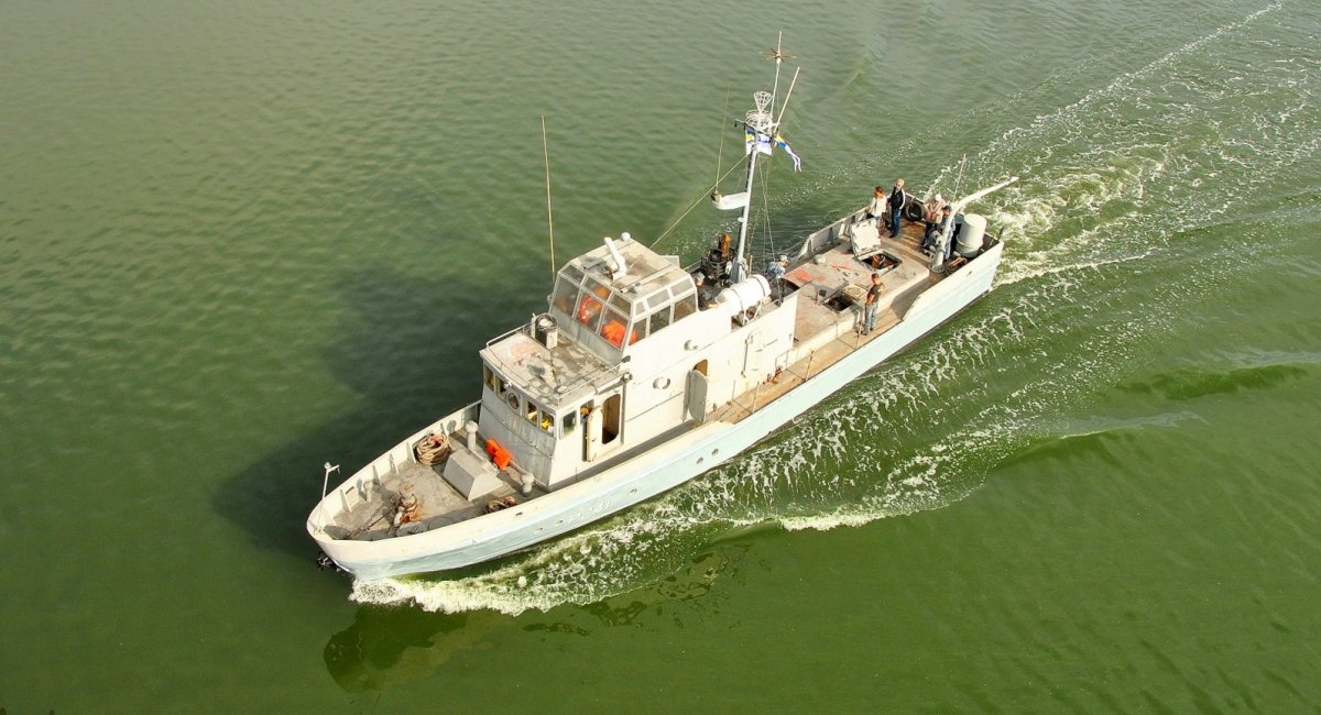 Протидиверсійний катер проєкту Р1415 "Гола Пристань" (U-241) шифр "Фламінго" ВМСУ відбуває у місце постійного базування