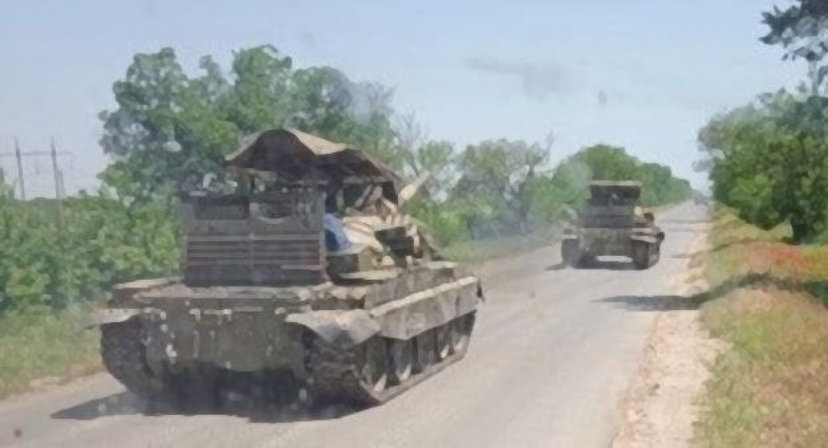 Танки Т-62 рашистів з "мангалами", фото з відкритих джерел
