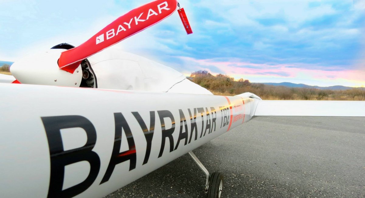 Baykar знову безоплатно передає Bayraktar TB2 до ЗСУ від Польщі, а поляки вже збирають на вертольоти для України