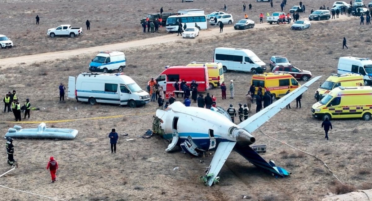 Місце падіння авіалайнера Embraer E190 авіакомпанії AZAL поблизу Актау в Казахстані