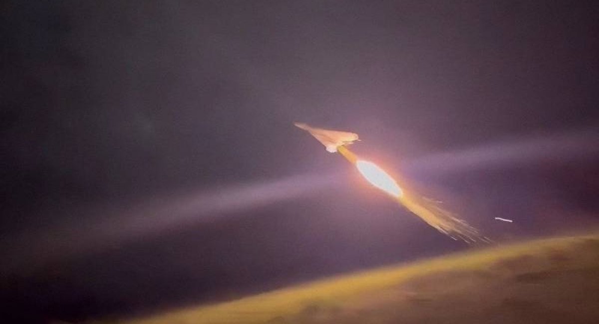 Ілюстратине фото запуску "Шахеда" за допомогою твердопаливного прискорювача