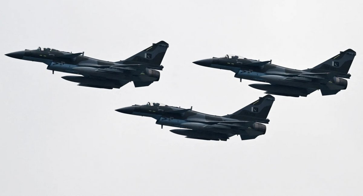 Ілюстративне фото J-10CE ПС Пакистану