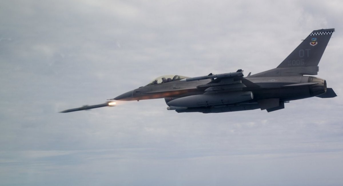 Пуск AIM-120 AMRAAM з F-16, фото - US DoD