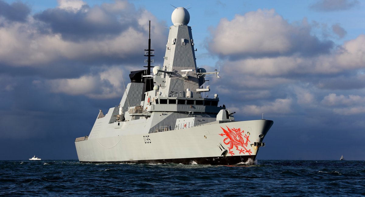 HMS Dragon (всі фото: UK MoD)