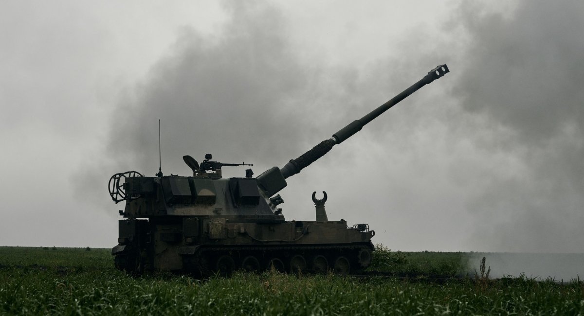 M982 Excalibur б’є окупантів через Дніпро, снаряд впав на "голову" гаубиці "Мста-Б" окупантів (відео)