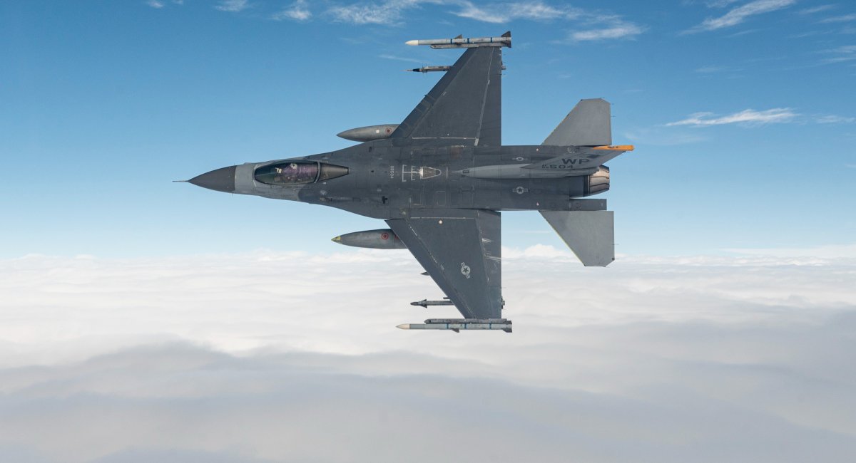 F-16 (всі фото: US DoD)