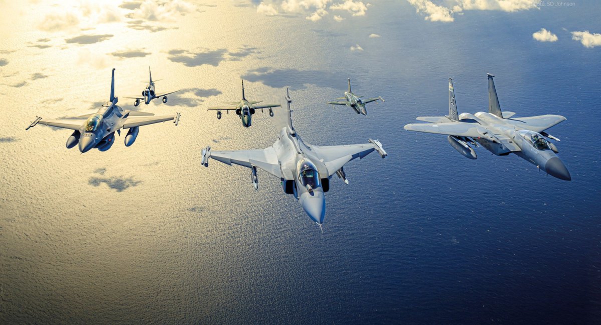 Який інший винищувач є "ідеальною парою" для Gripen Повітряних сил України та чому треба дивитись на це ширше