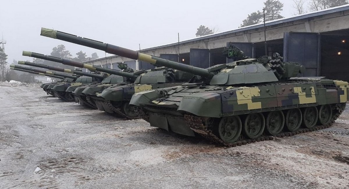 Перша у 2021 році партія з 5 танків Т-72 (Т-72АМТ) передана ДП "Київський бронетанковий завод" ЗСУ у лютому 2021 року / Фото: АрміяInform