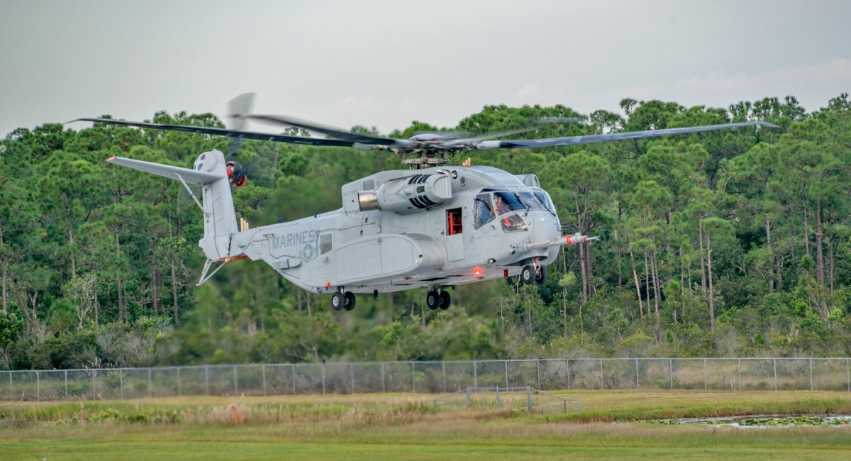 Важкий гвинтокрил CH-53K  іде на посадку, ілюстративне фото з відкритих джерел