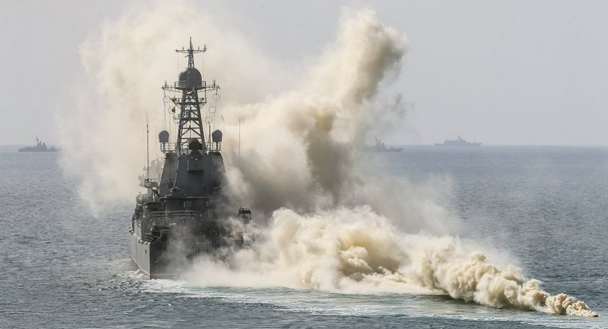 Російський десантний корабель проекту 775 із складу Чорноморського флоту, ілюстративне фото довоєнних часів