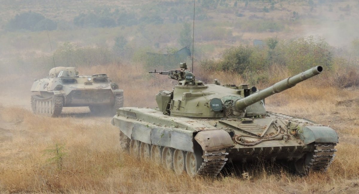 Болгарія минулого року могла передати для України танки та інше озброєння