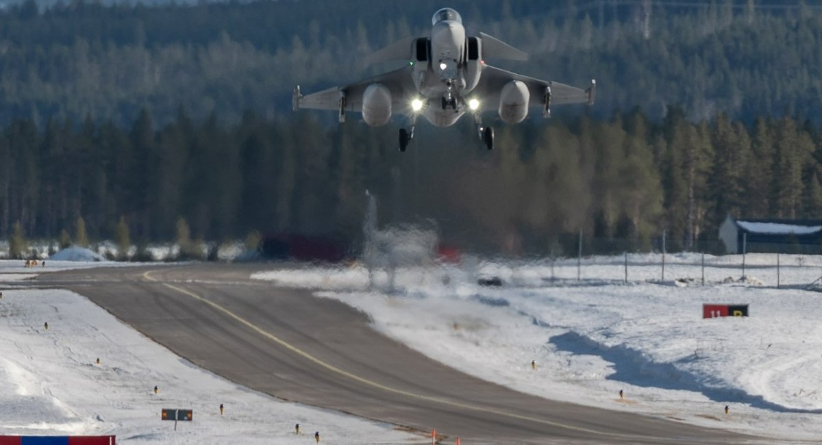 Швеція виділила 160 млн доларів на те, щоб Gripen міг злітати з автотрас та 370 млн на боротьбу із БПЛА