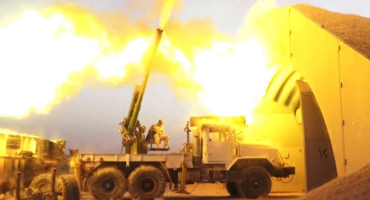Бойовики ІДІЛ ведуть вогонь по повітряній цілі з Д-30, зображення наводить Oryx