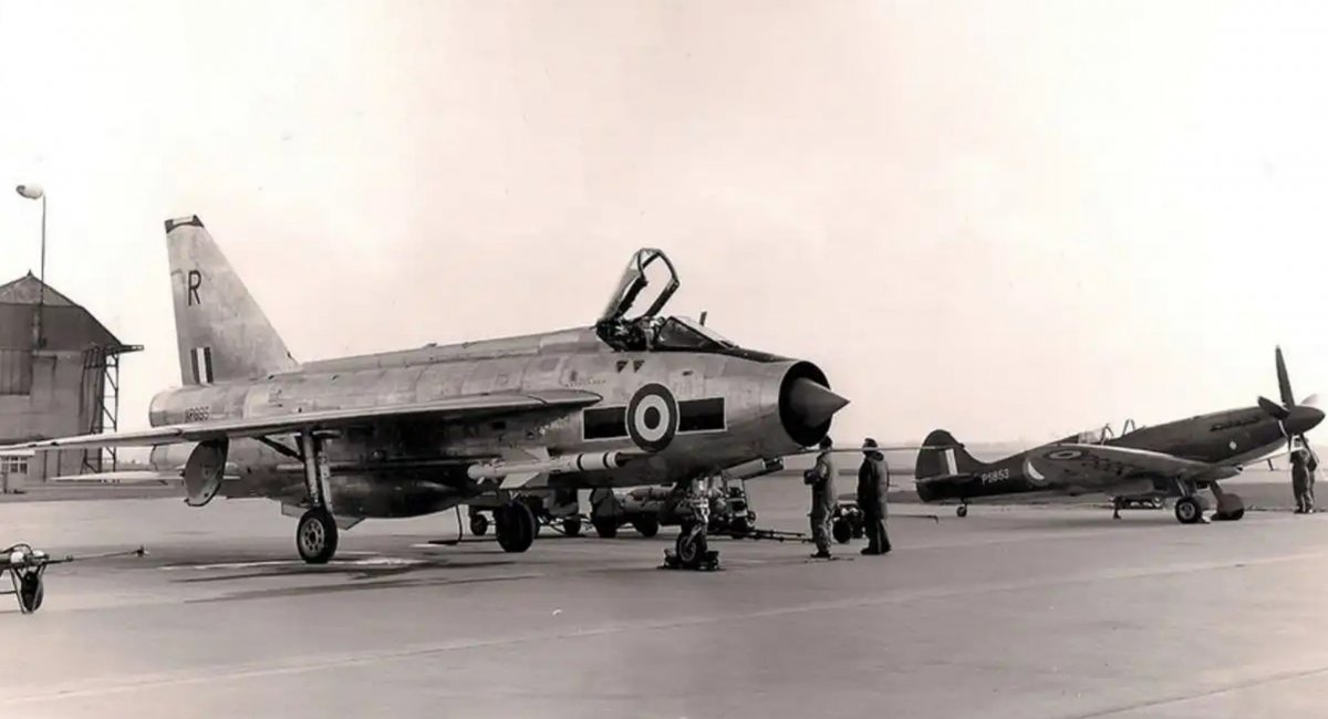 Реактивний Lightning проти поршневого Spitfire, 1960-ті роки, архівне фото з відкритих джерел