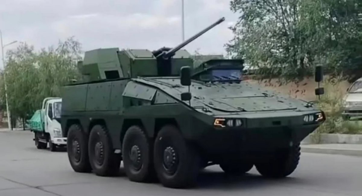 Невідома важка китайська колісна ББМ з формулою 8x8. Фото з соцмереж