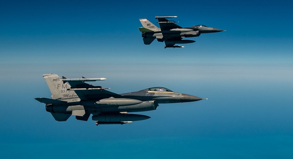F-16 (всі фото DoD US)