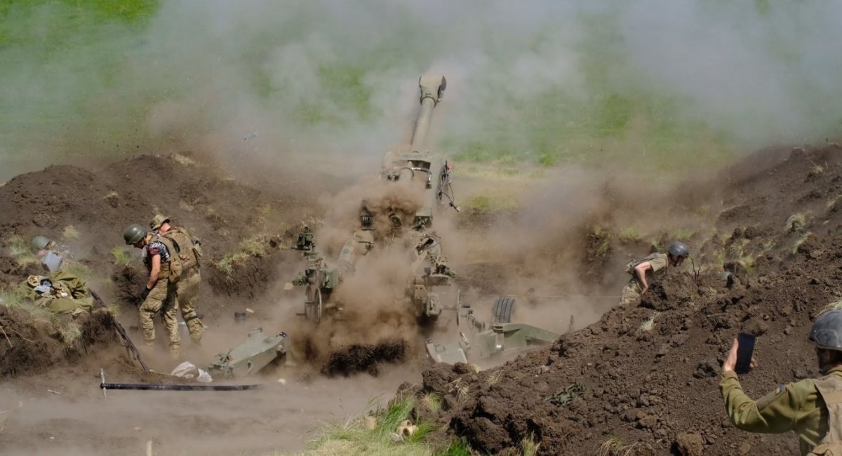 Артилеристи ЗСУ ведуть вогонь з гаубиці M777, фото з відкритих джерел