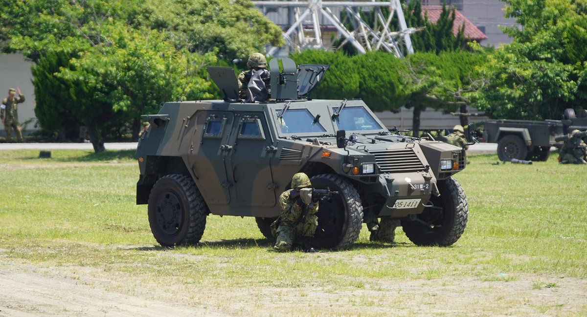 Японський бронеавтомобіль Komatsu LAV. Ілюстративне фото з відкритих джерел