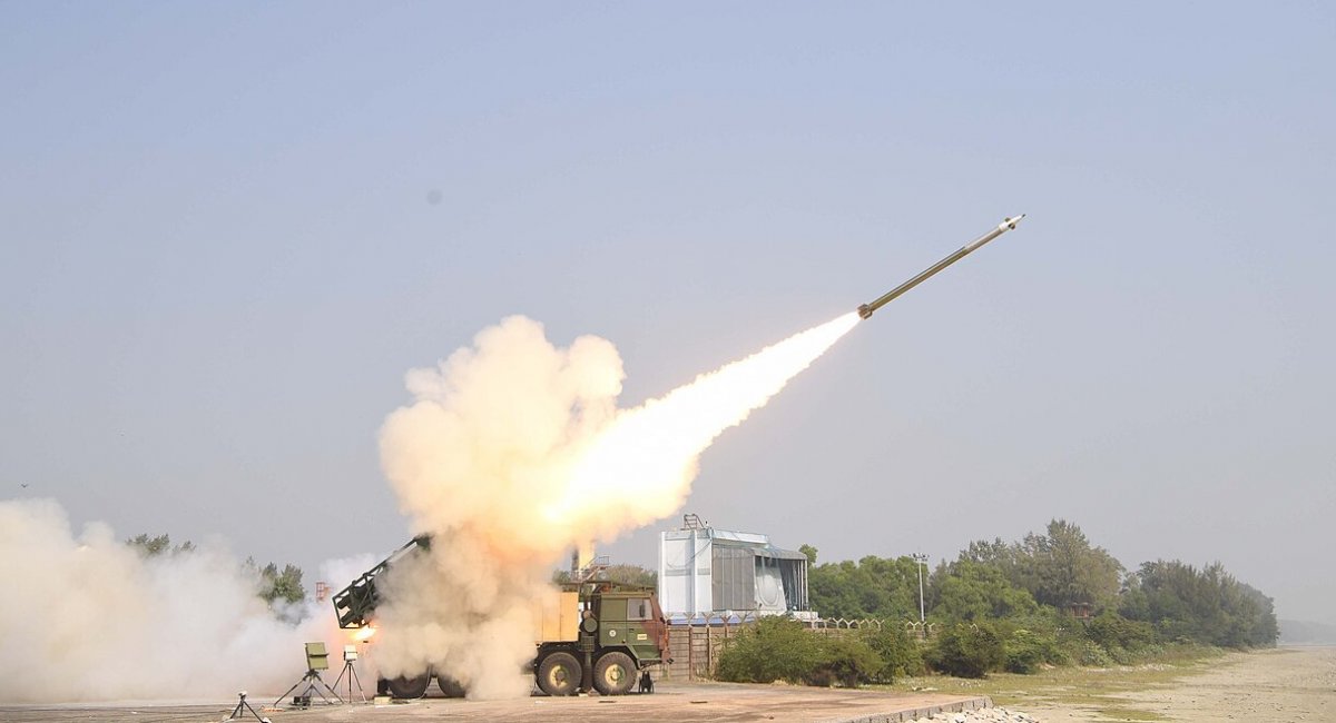 Перша партія керованих ракет до РСЗВ Pinaka, на які поклала око Франція, пішла до Вірменії раніше ніж до Індії