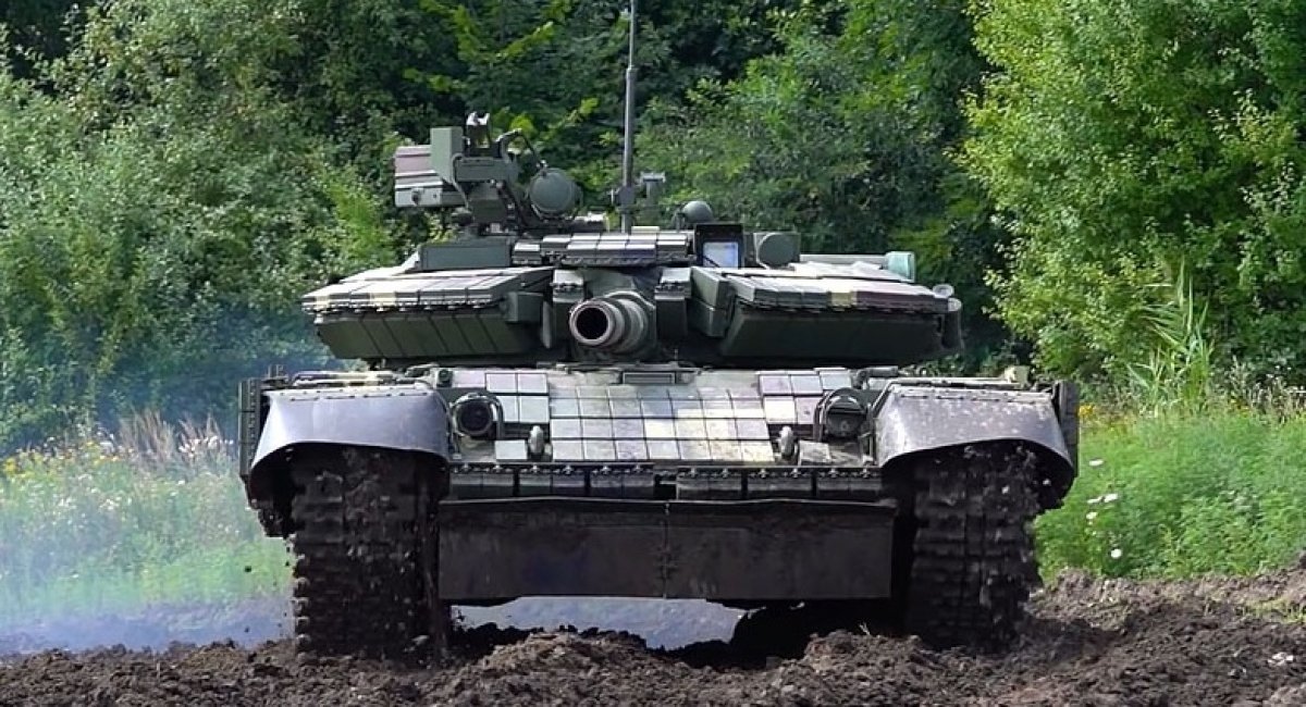 В Україні розробляють новий варіант модернізації Т-64БМ2, Росія панікує через В-52H, а США представили "таємний" винищувач: події тижня від Defense Express