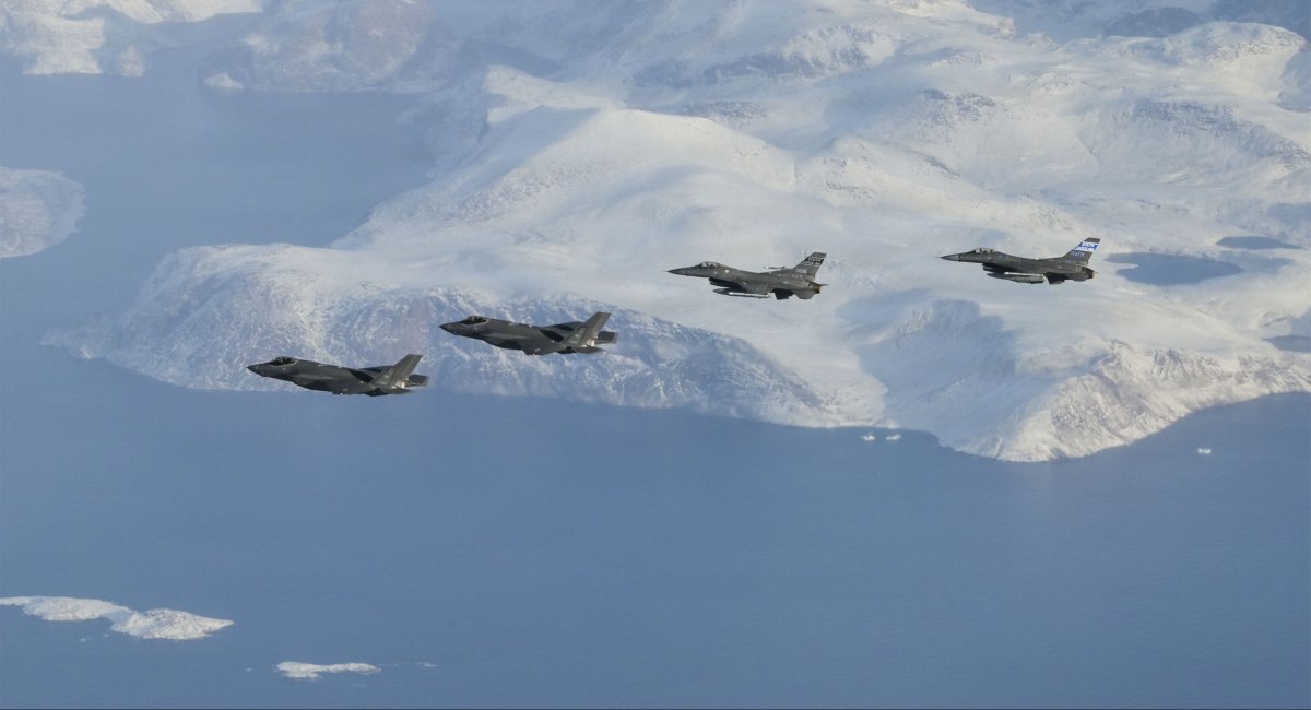 F-35 та F-16 ПС США над Гренландією