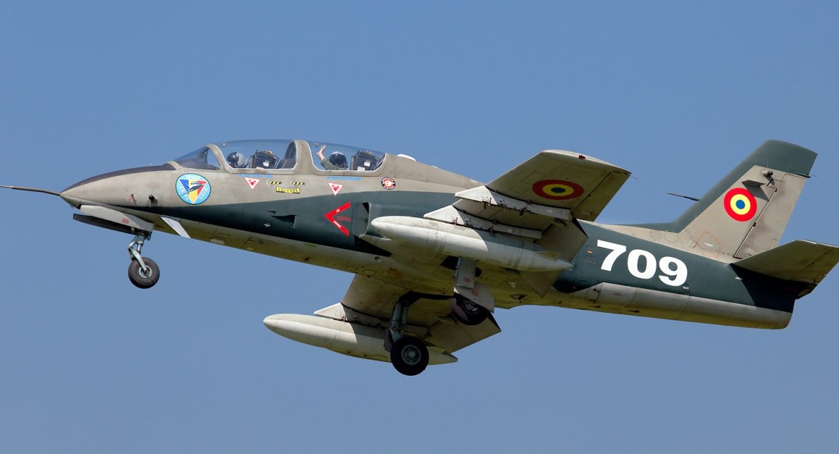 Навчально-бойова парта: як ізраїльська Elbit Systems вдосконалить румунські літаки IAR-99 