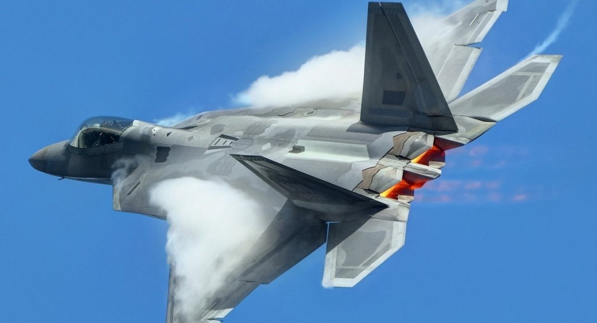 F-22 стане ще небезпечнішим з новою секретною ракетою: літак оновлять до рівня "найсмертоноснішого у повітрі"