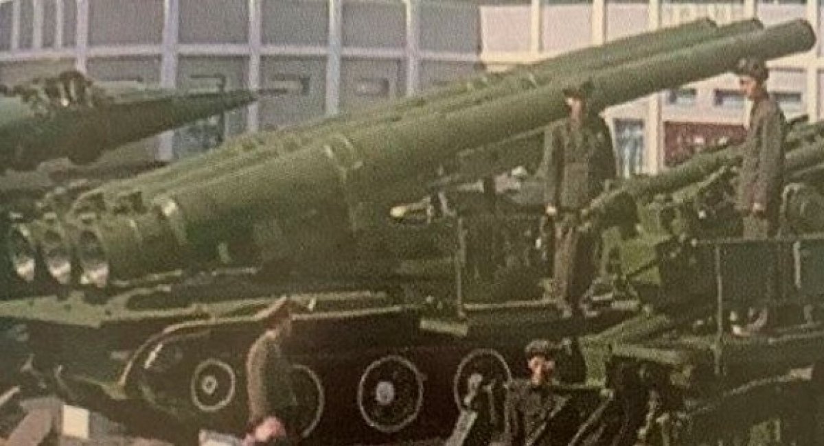 Демонстрація САУ на три 370-мм безвідкатні гармати в КНДР, архівне зображення з відкритих джерел