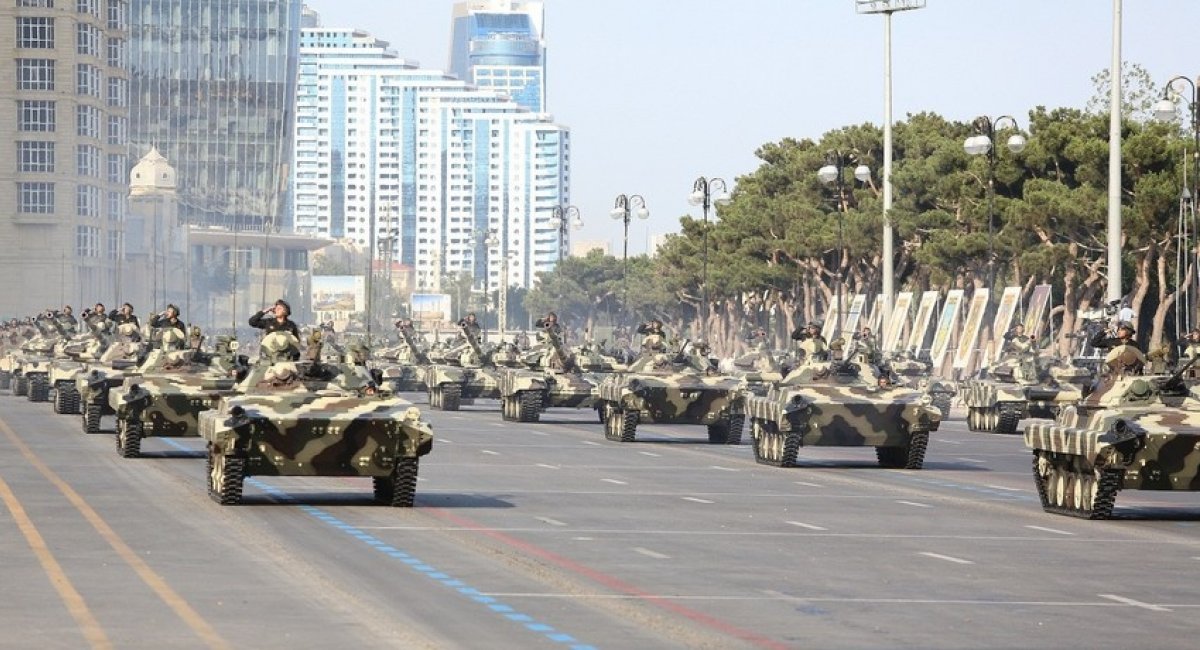 БМП-2 армії Азербайджану на параді в 2017 році, фото ілюстративне