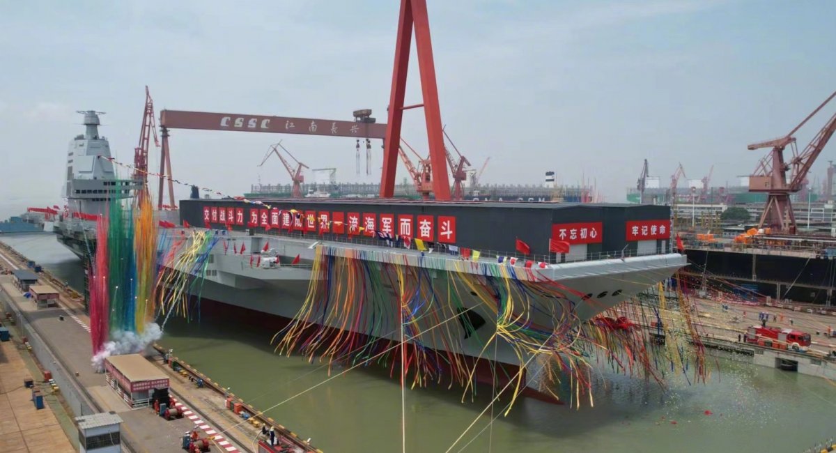 Спуск на воду новітнього китайського авіаносця Fujian, фото з відкритих джерел