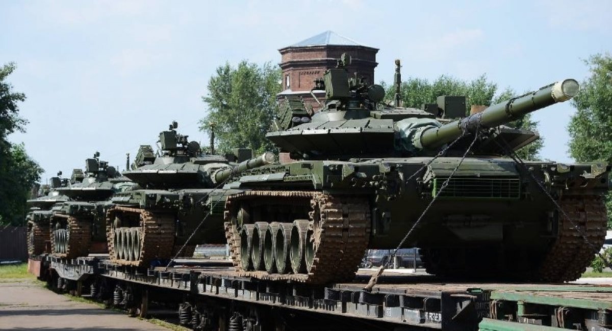 Ешелон з рашистськими Т-80БВ, ілюстративне фото з відкритих джерел