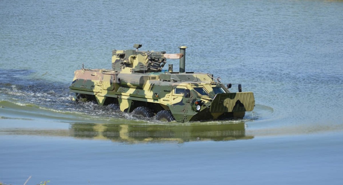 БТР-4Е 92 ОМБр форсує водну перешкоду на батальйонних тактичних навчаннях у вересні 2020 року
