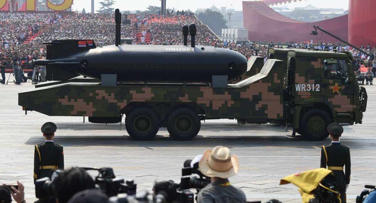 Китайський підводний дрон під час параду, фото ілюстративне