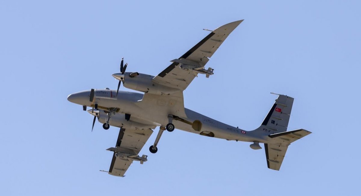 Bayraktar Akinci з двома Kemankes 1. Фото - Baykar