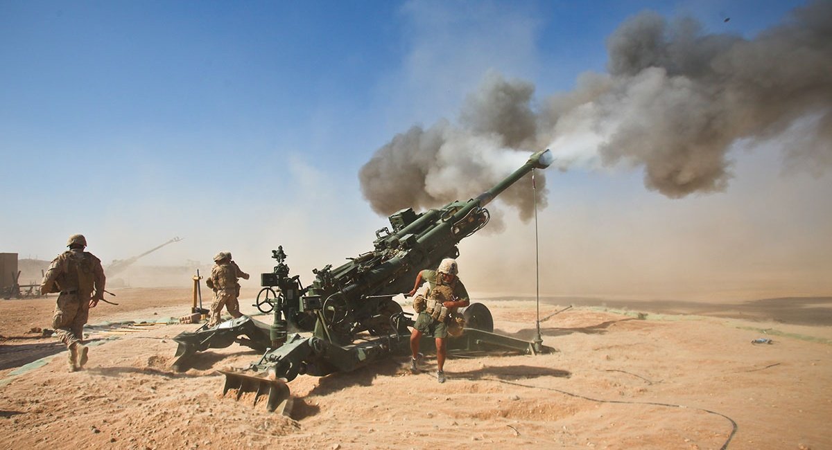 Американські військові ведуть вогонь із гаубиці M777, ілюстративне фото від  Military.com