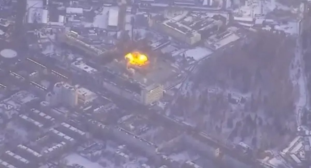 Якщо для фіксації удару по "Кремний Эл" БПЛА міг пролетіти понад 100 км до Брянська, то про що це каже