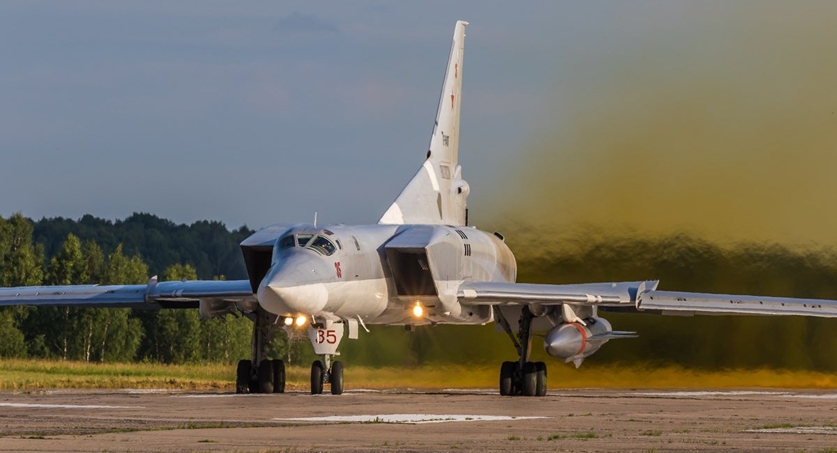Ту-22М3 з ракетою Х-22