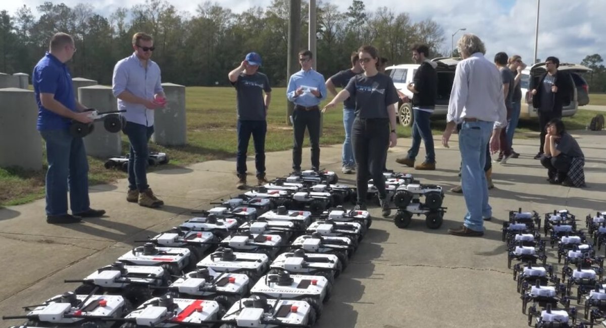 Деякі з 250 дронів, що будуть брати участь у програмі OFFSET. Фото: DARPA
