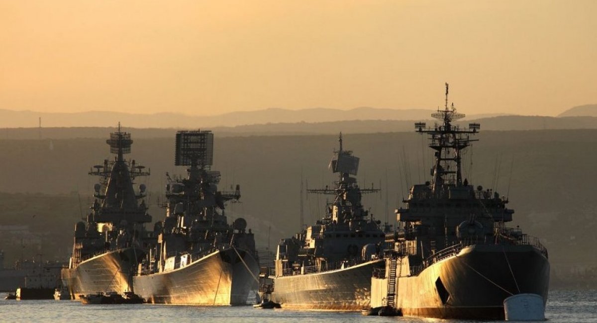 Чорноморський флот РФ відпрацював відбиття атаки дронів при веденні війни на морі