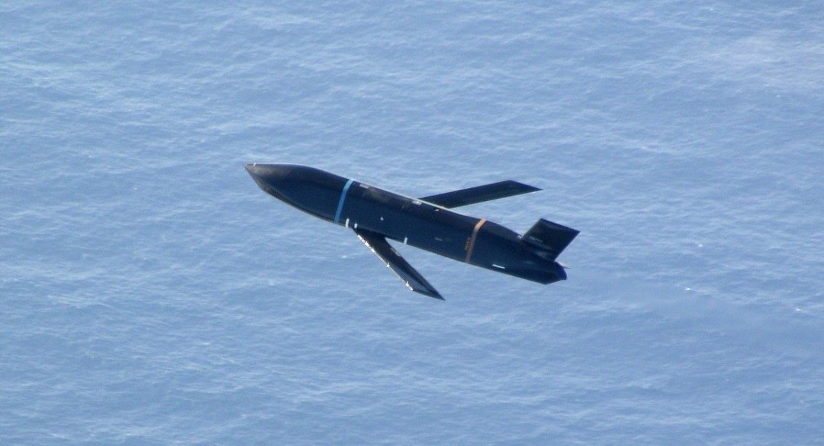 AGM-158C LRASM у польоті