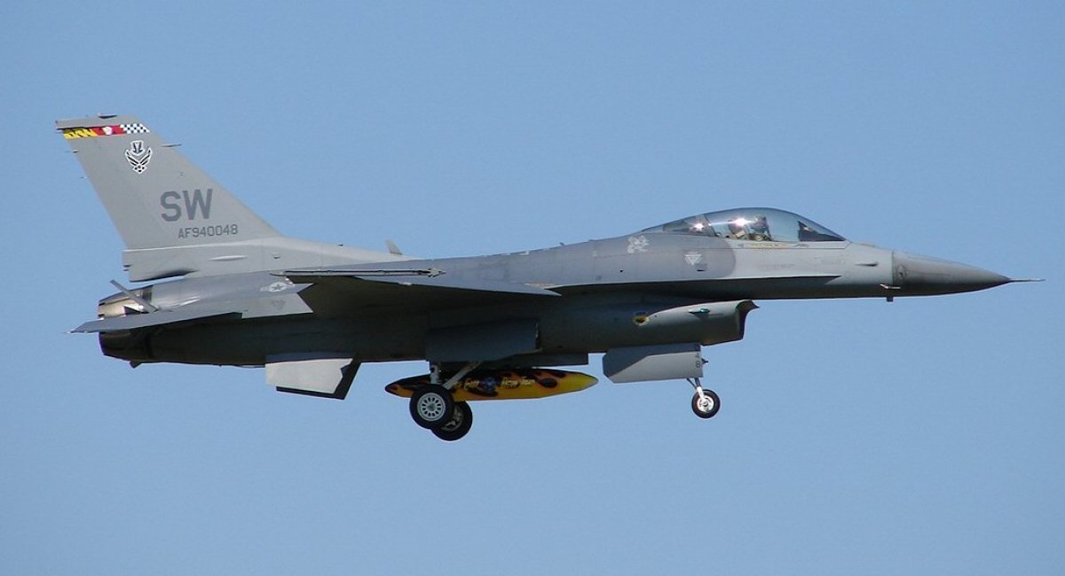 Пілоти випробували дисплей нового шолома на льотних випробуваннях F-16V