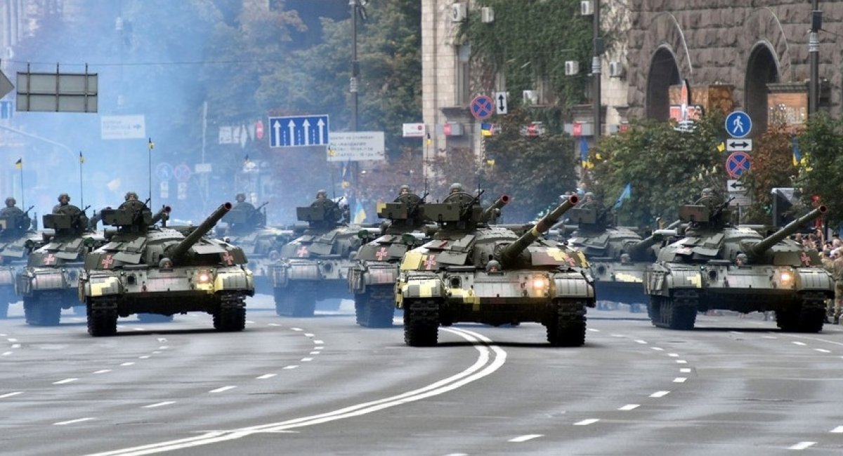 Т-64 "Булат" під час військового параду на День Незалежності України