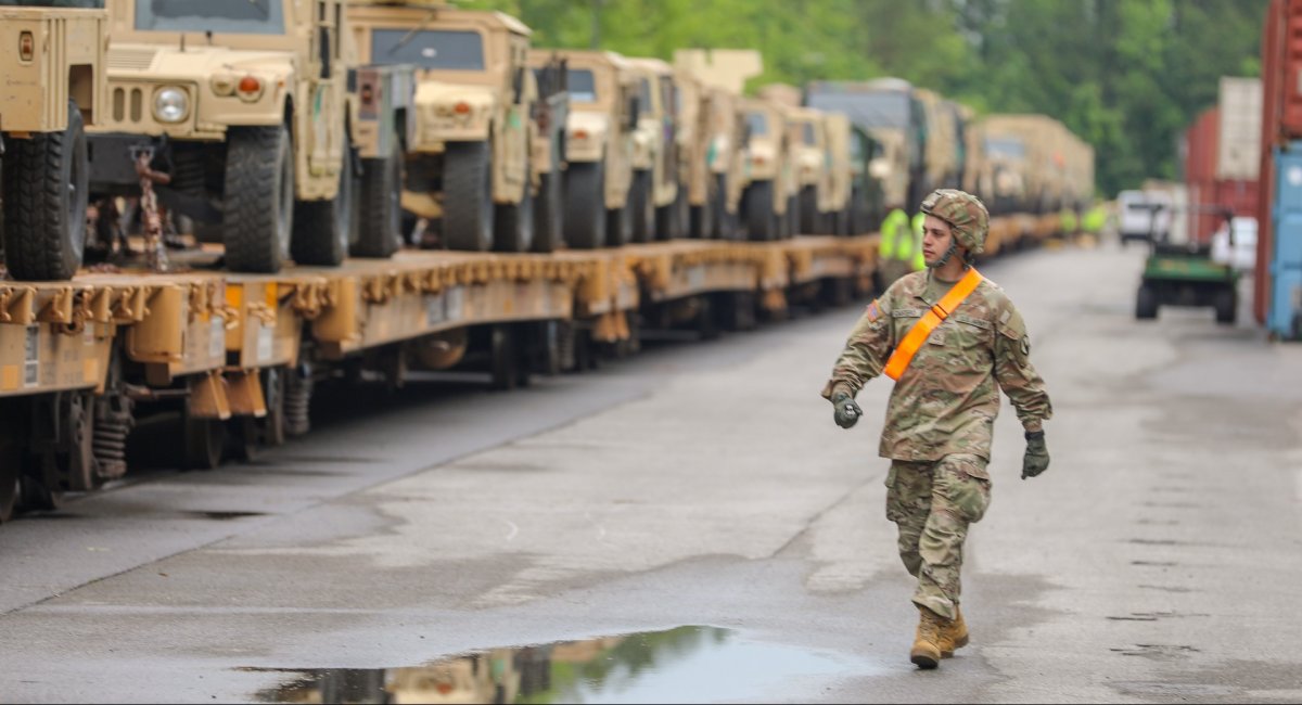 США передали величезну кількість озброєння для України, але для наземних боїв