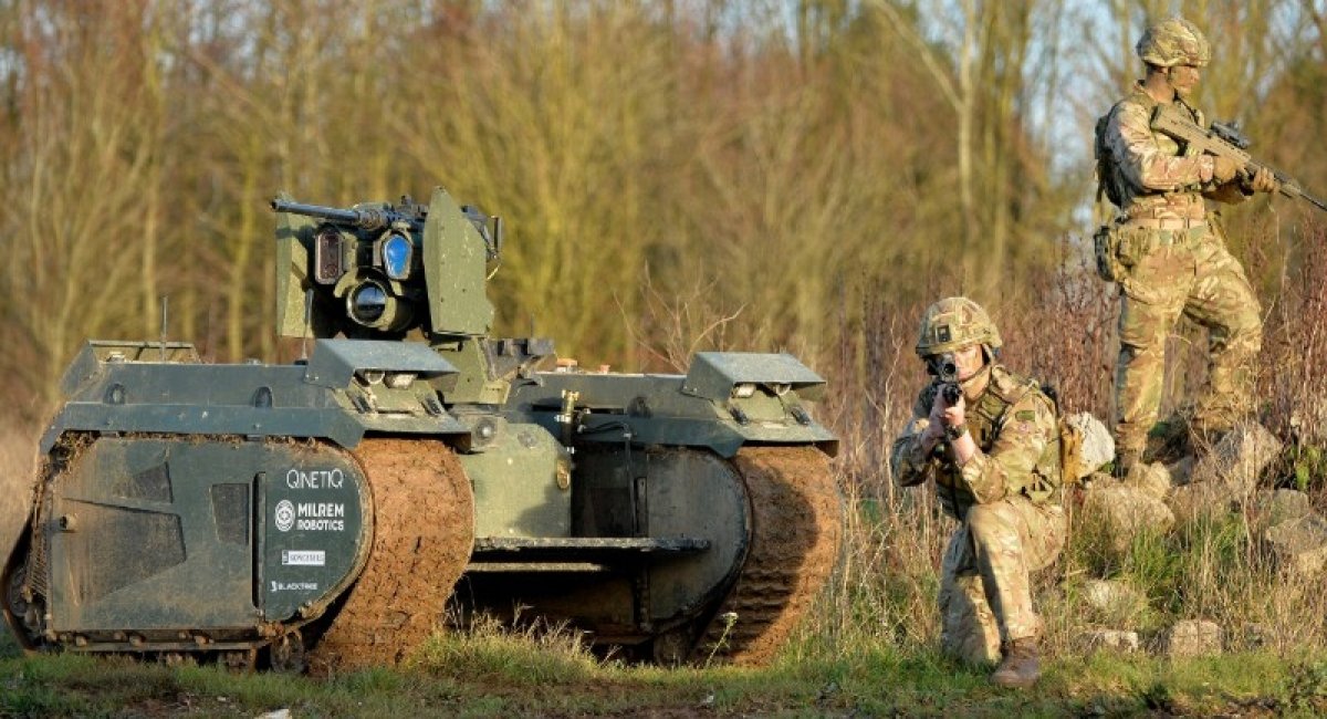 Британські солдати діють під прикриттям естонської роботизованої системи Milrem, ілюстративне фото з відкритих джерел