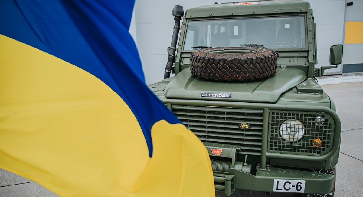 Збройні сили Латвійської Республіки передали Збройним силам України 7 автомобілів / Фото: Армін Янікс, МО Латвії