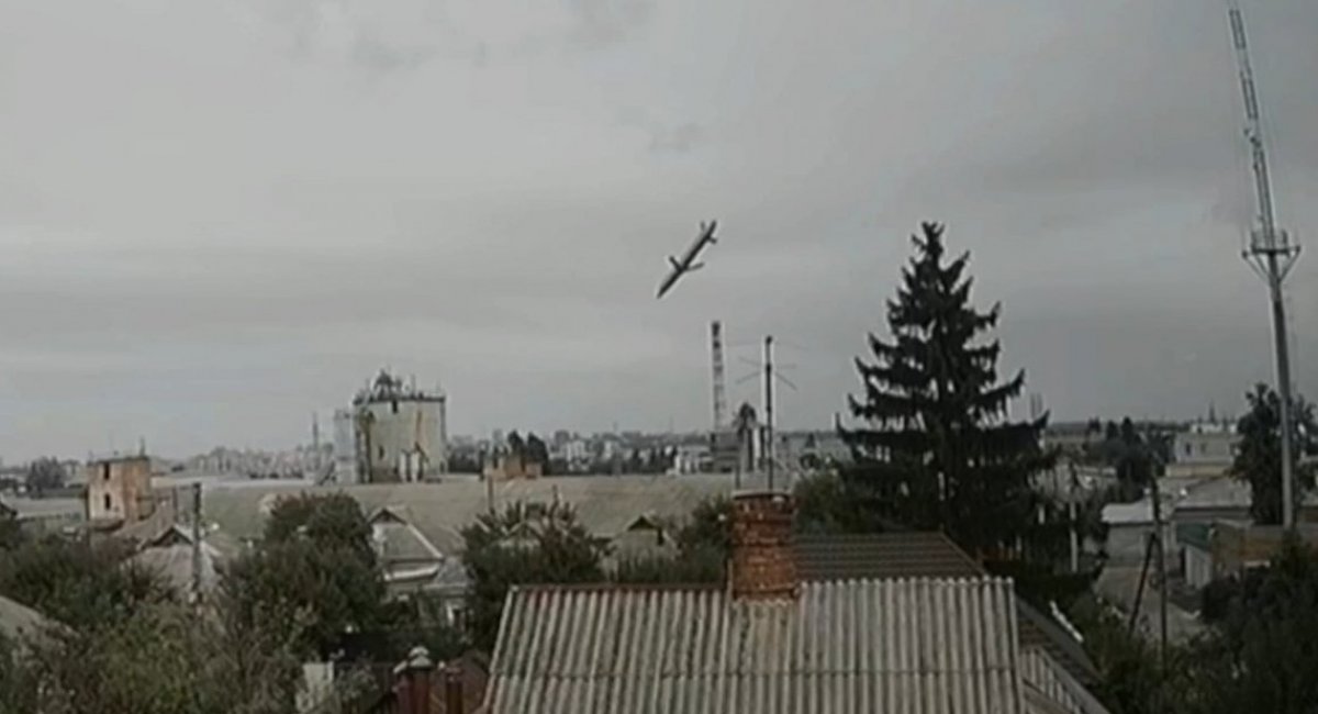 Ілюстративне фото S8000 "Бандероль" за мить до удару по Харькову. Кадр з відео - t.me/kharkiv_1654
