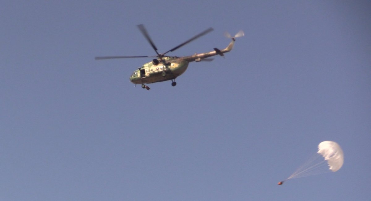 Випробування фахівцями ДНДІ рятувальних українських парашутних систем для гелікоптерів та транспортних літаків